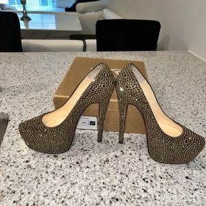 Christian Louboutin Size 38.5 daffodils 160 Gold